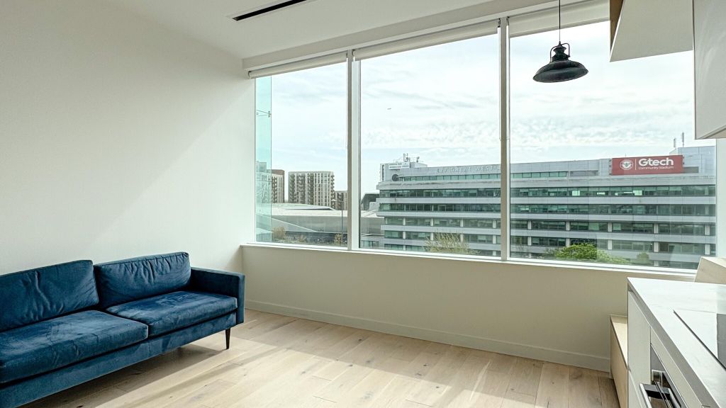 Property photo 1 of 21 Living Room