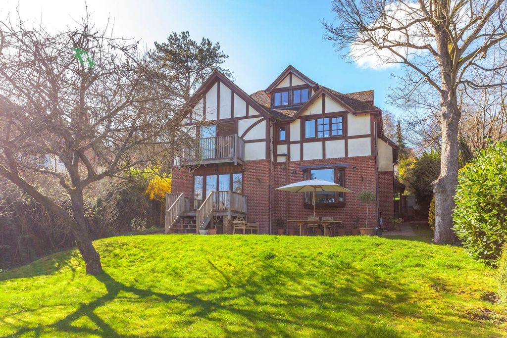 Property photo 2 of 32