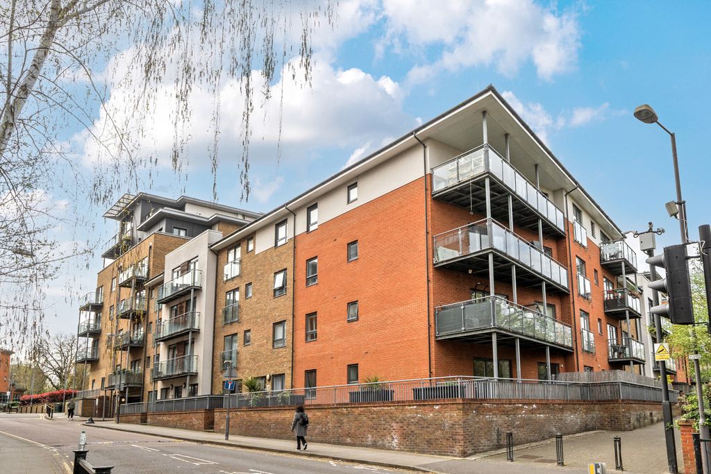 Property photo 1 of 12 1436353-18-69Cbd8...