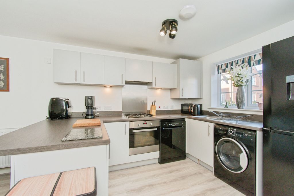 Property photo 2 of 15 Kitchen/Dining Room