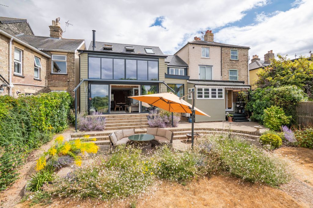 Property photo 1 of 33