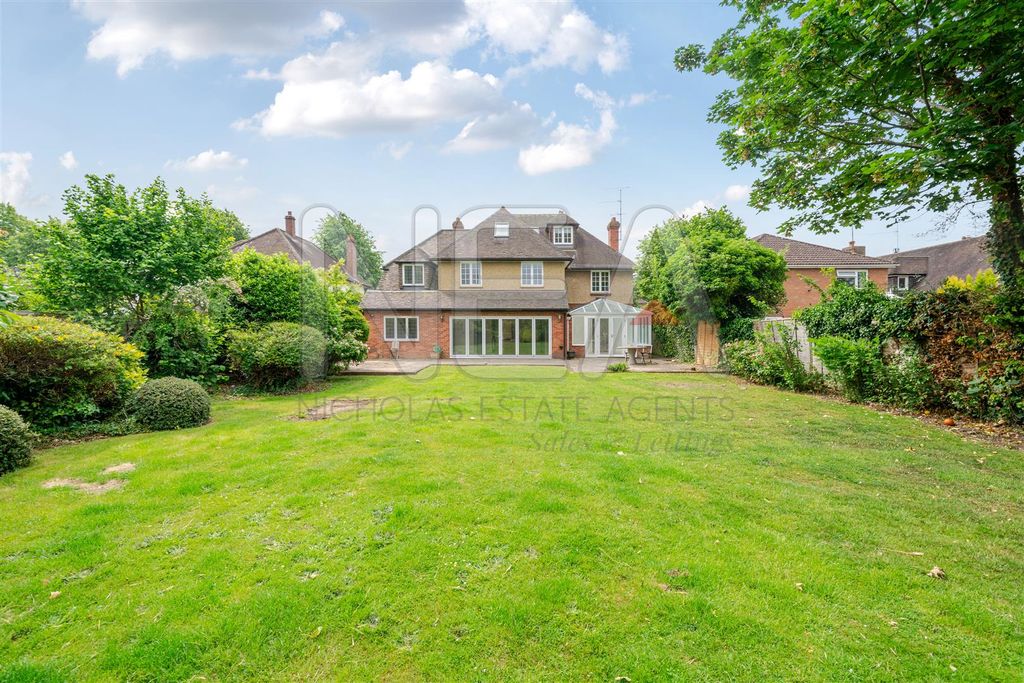 Property photo 2 of 34 Garden