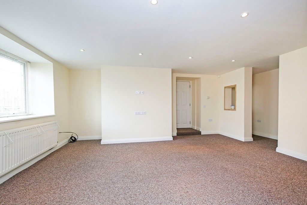 Property photo 3 of 8 Lounge