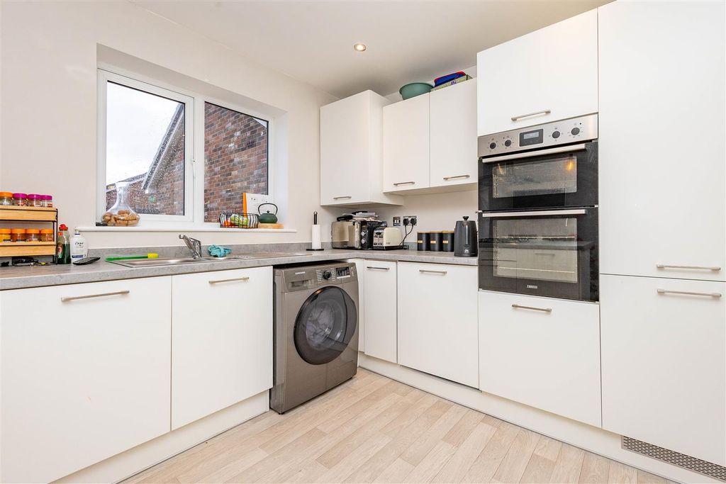 Property photo 3 of 17 Kitchen/Diner