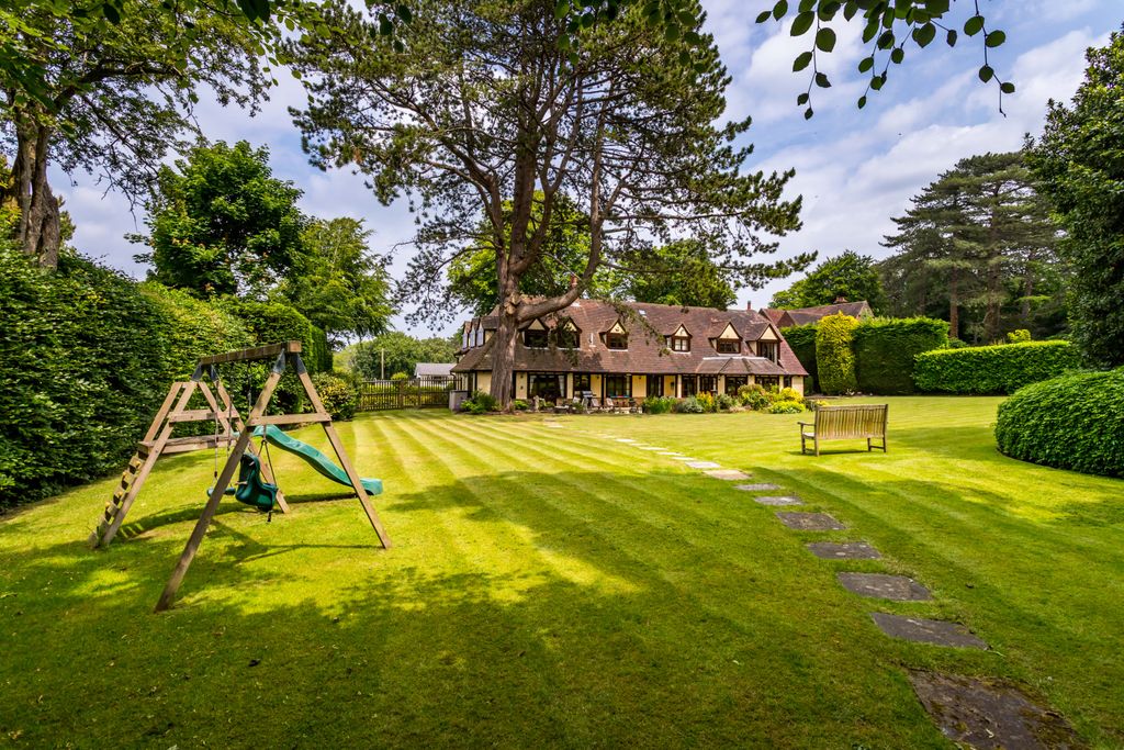 Property photo 2 of 28