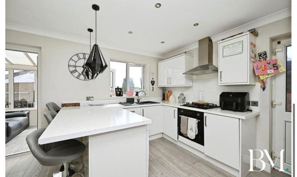 Property photo 3 of 13 Kitchen