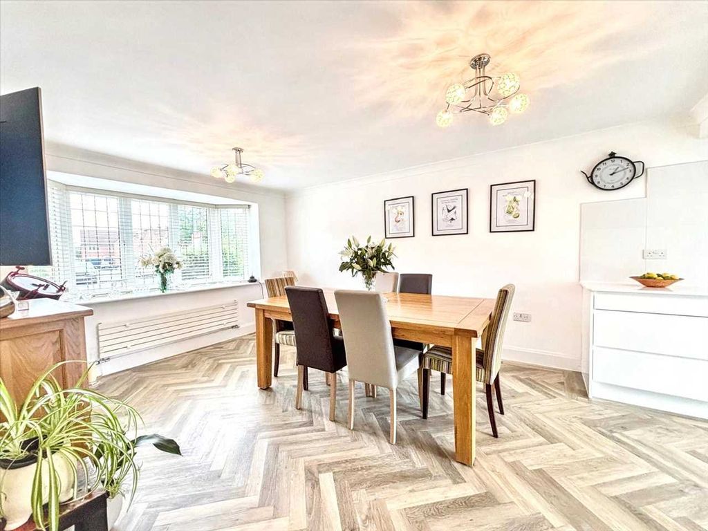 Property photo 3 of 33 Dining Area