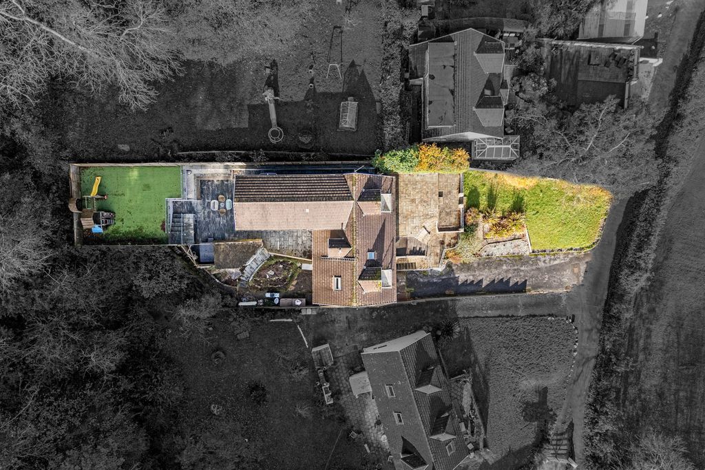 Property photo 3 of 34