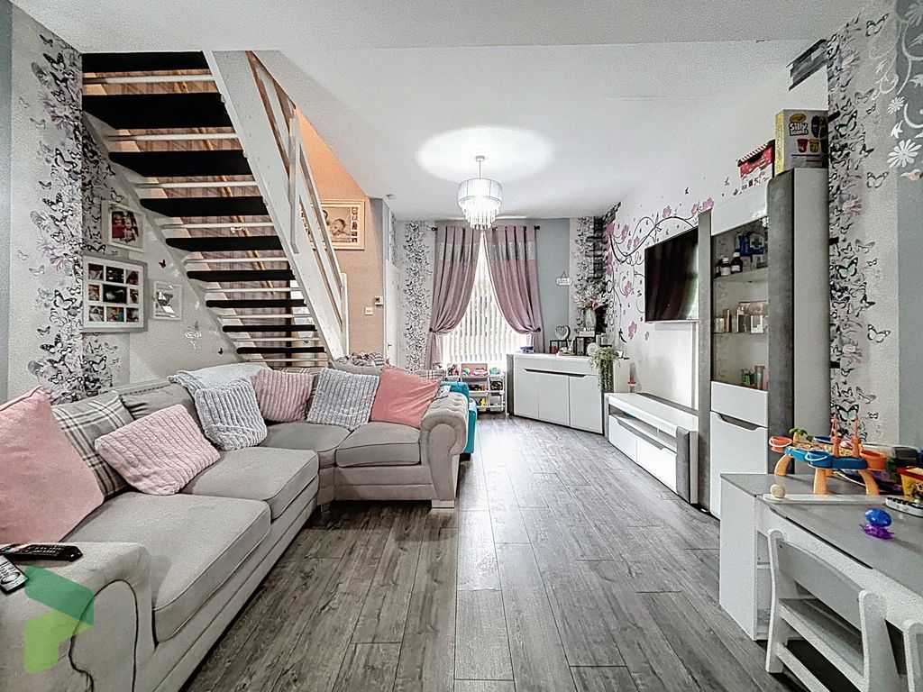 Property photo 1 of 20 Living Room