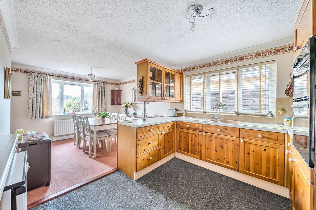 Property photo 2 of 17 Kitchen/ Dining Room