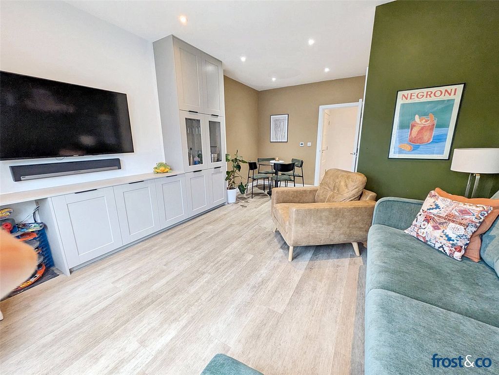 Property photo 2 of 20 Lounge