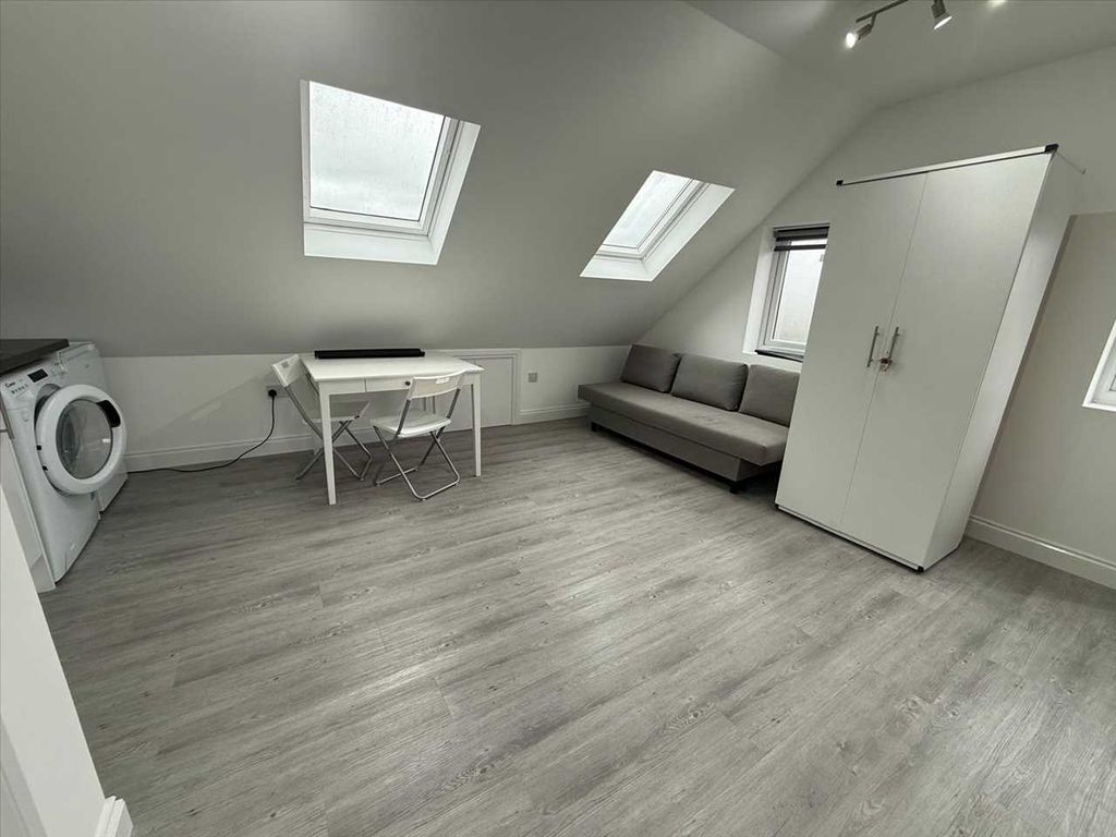 Property photo 3 of 6 Studio Room