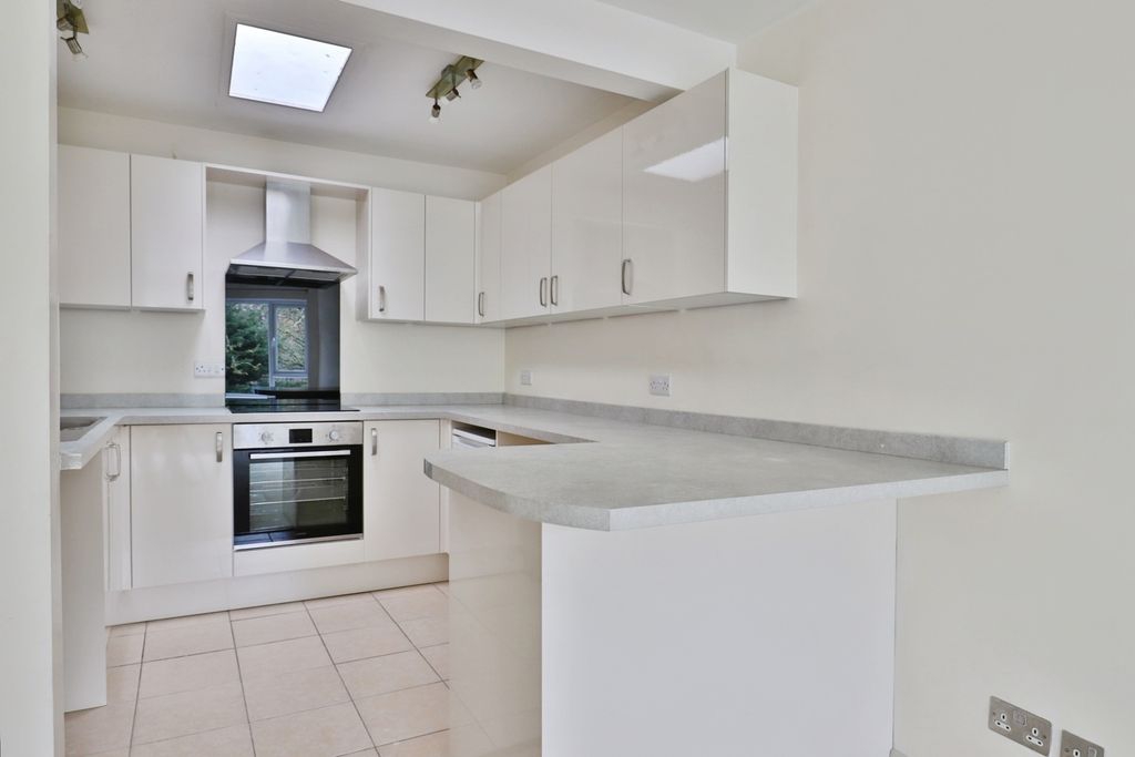 Property photo 2 of 8 Pbox-Img.Jpg