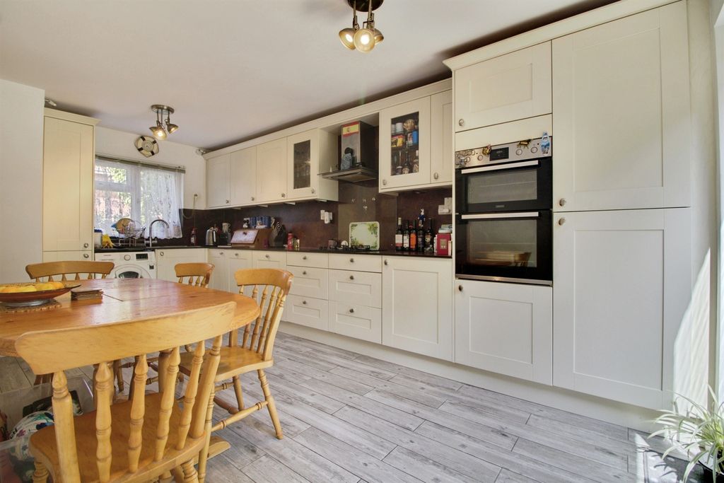 Property photo 3 of 15 Kitchen