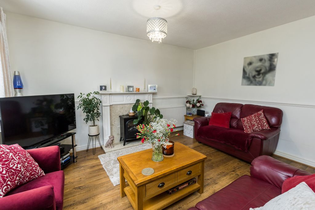 Property photo 3 of 18 New Lounge 1