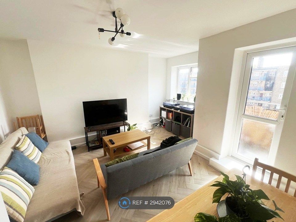 Property photo 1 of 14 Living Room