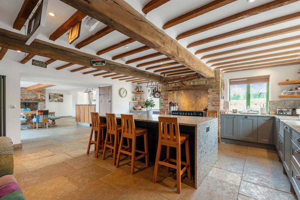 Property photo 2 of 24