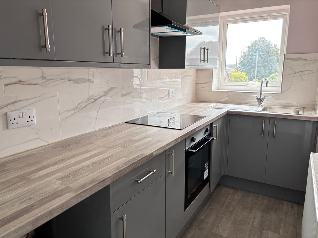 Property photo 1 of 8 Fited Kitchen 