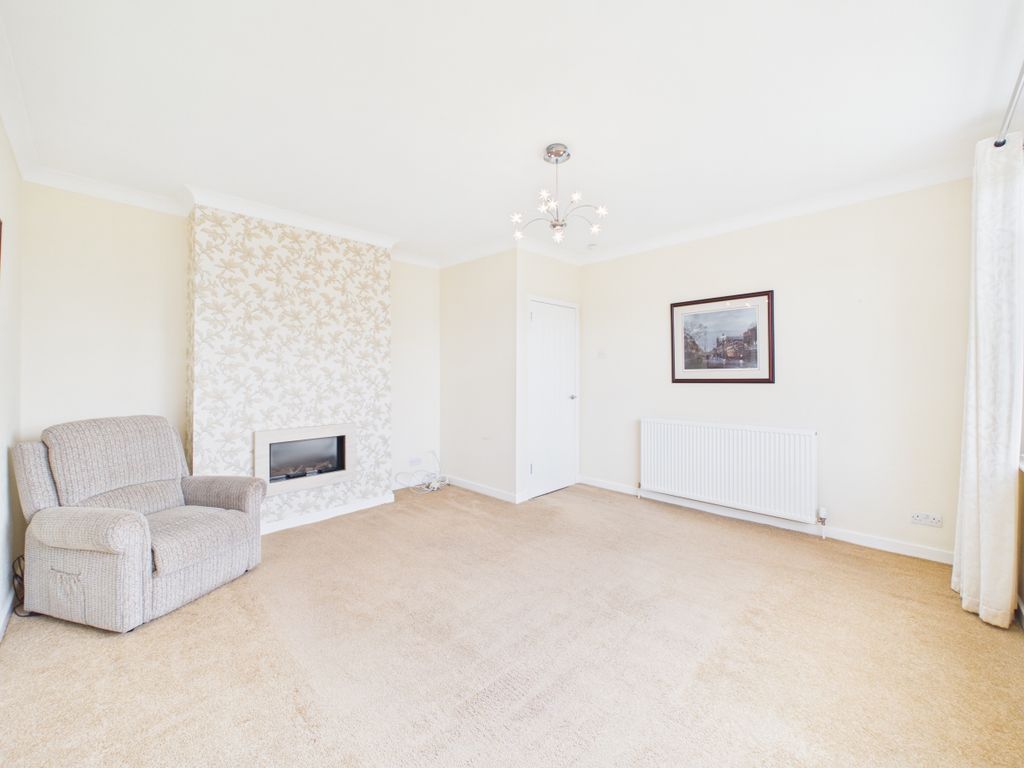Property photo 2 of 27