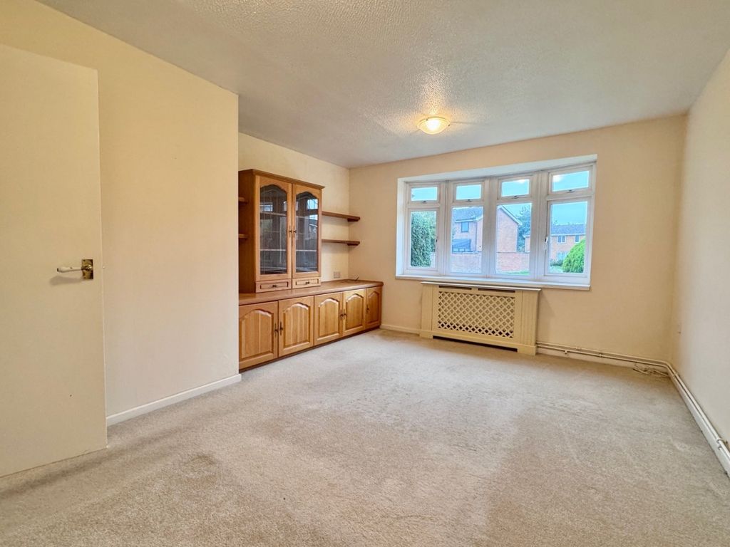 Property photo 3 of 7 Living Room