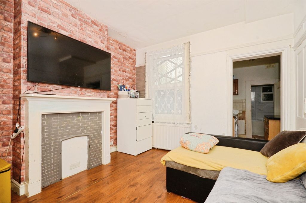 Property photo 3 of 11