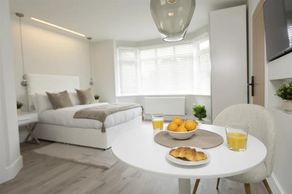 Apartment in Oxford, Headington - View 3