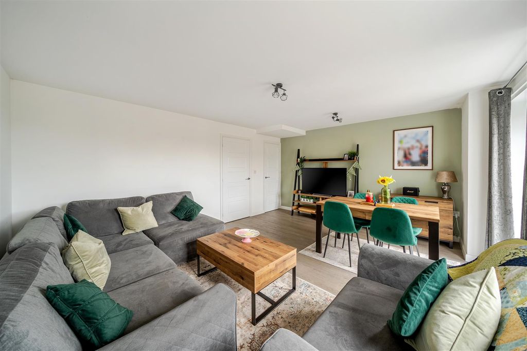 Property photo 2 of 24