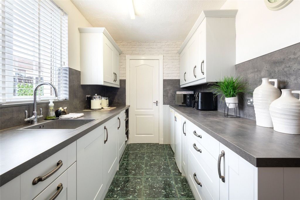 Property photo 3 of 24 Picture 3