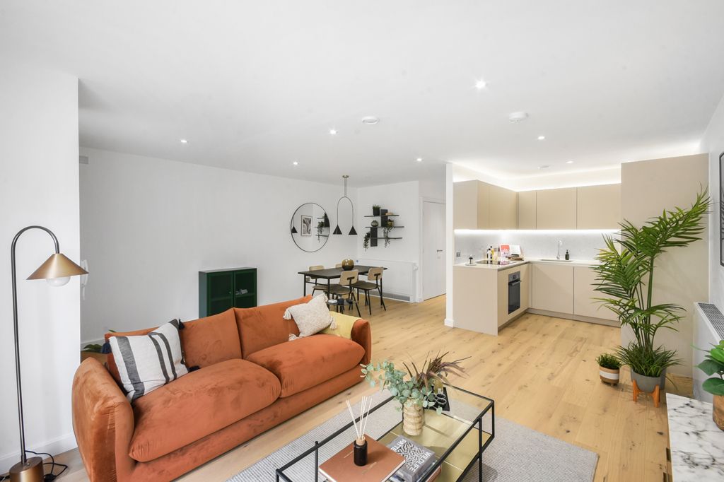 Property photo 3 of 10 King's Grove- 1 Bed Show Apt (11).Jpg