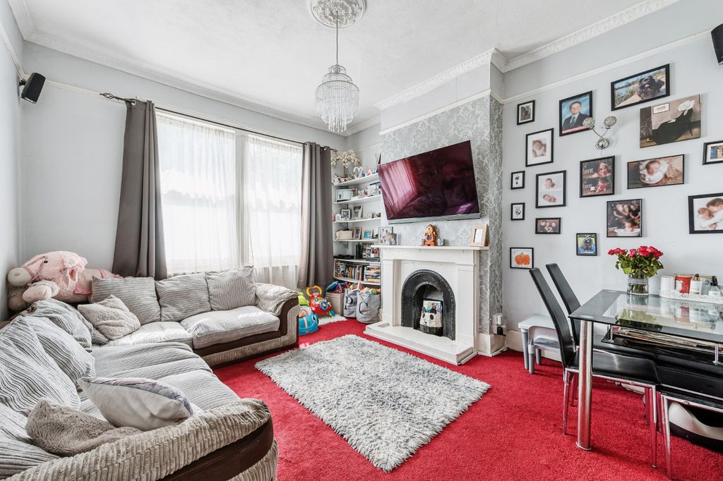 Property photo 3 of 11