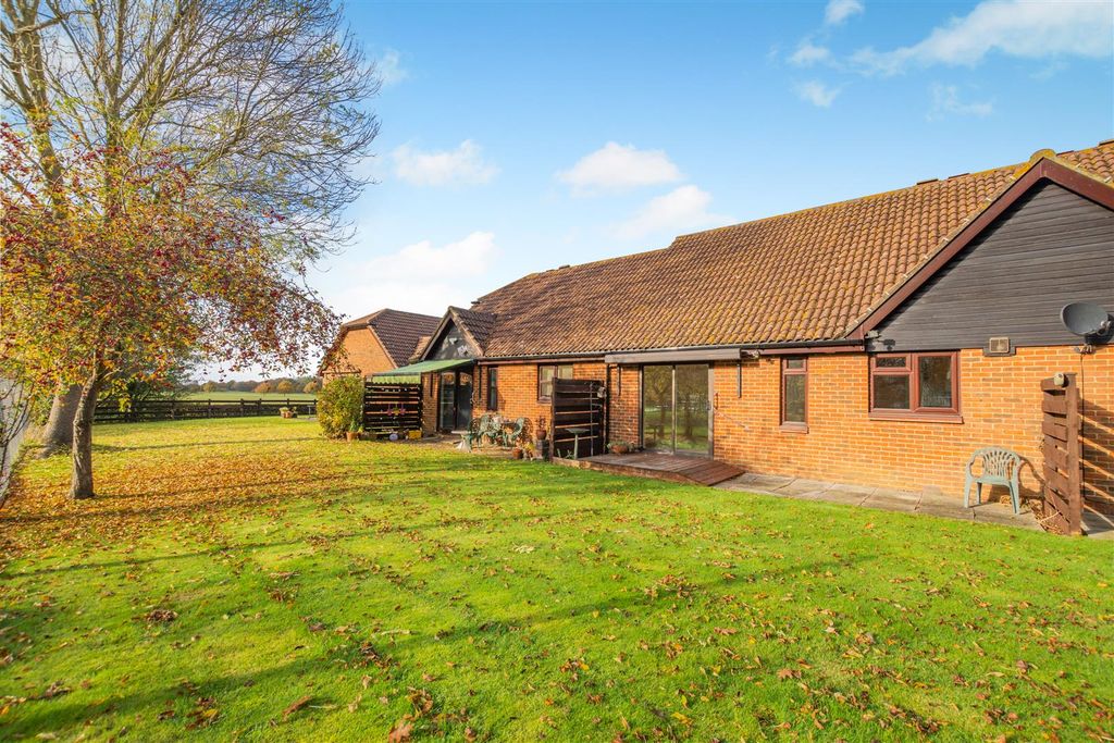 Property photo 1 of 12 8670813-Exterior02.Jpg