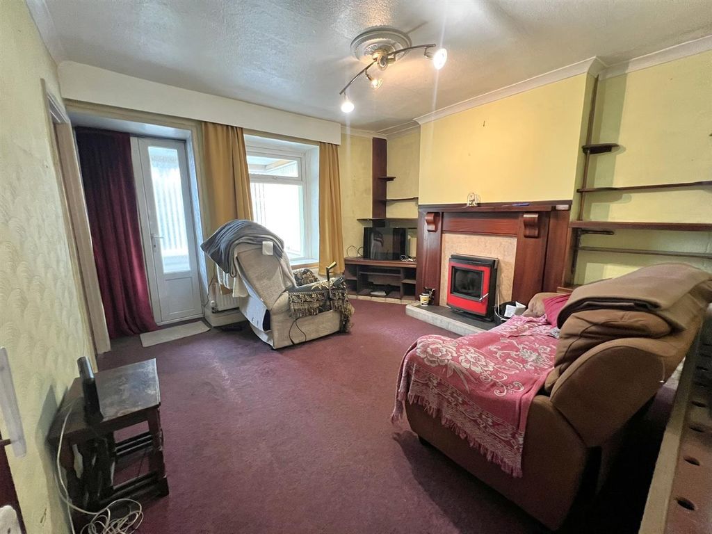 Property photo 2 of 28