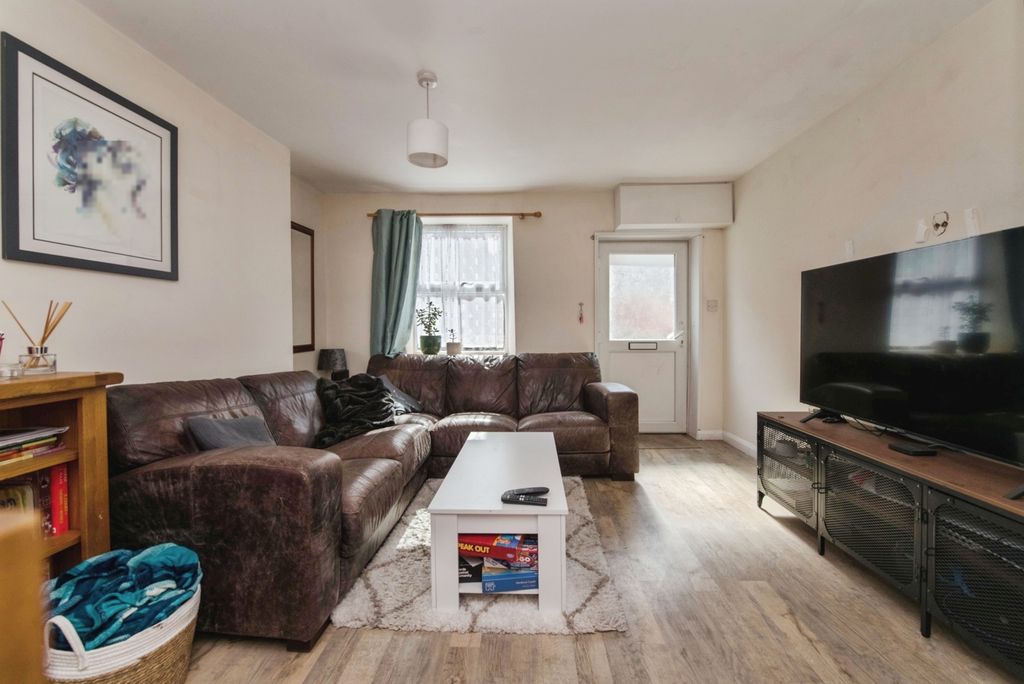 Property photo 3 of 18 Pbox-Img.Jpg