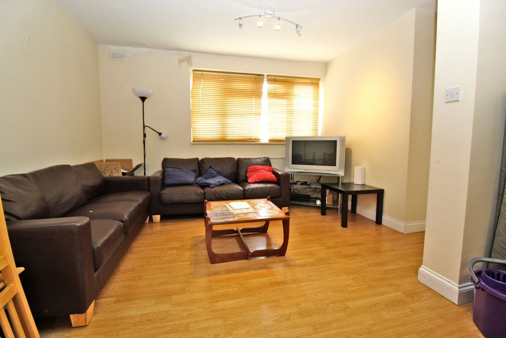 Property photo 1 of 13 En-Suite Double Room Available To Rent In Morden