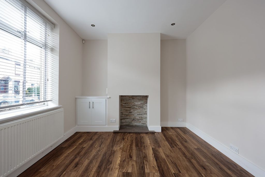 Property photo 3 of 11 4567672