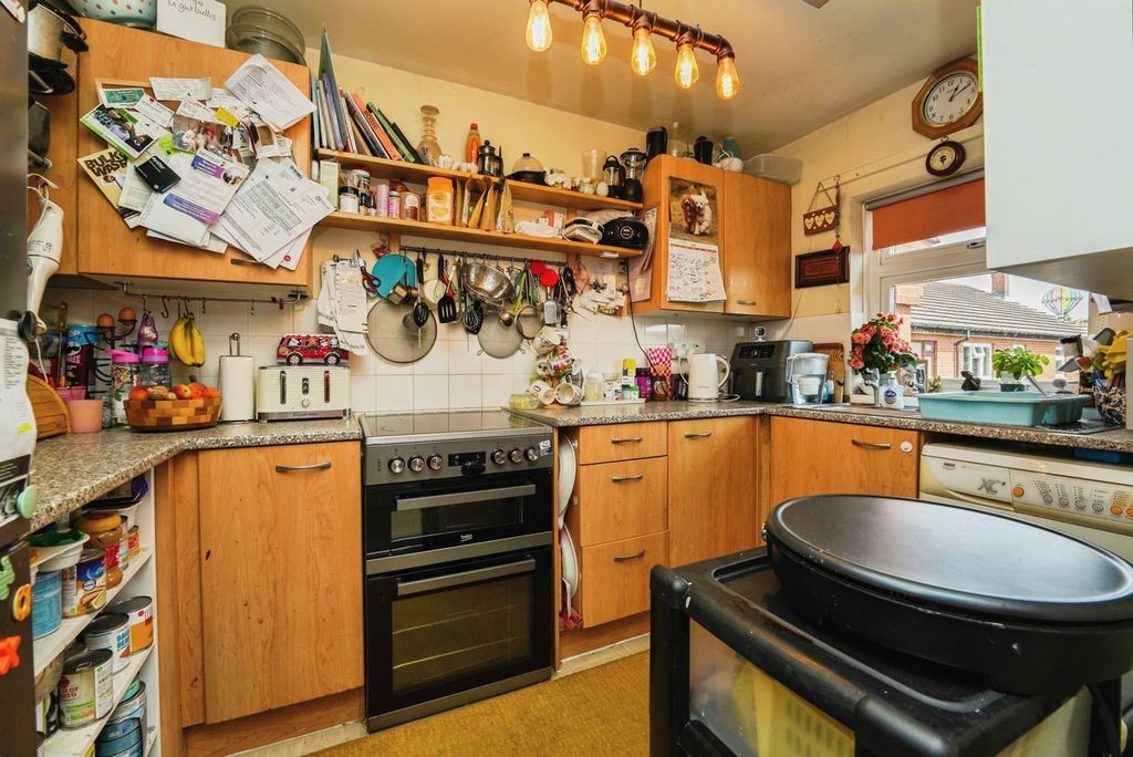 Property photo 2 of 17 Kitchen