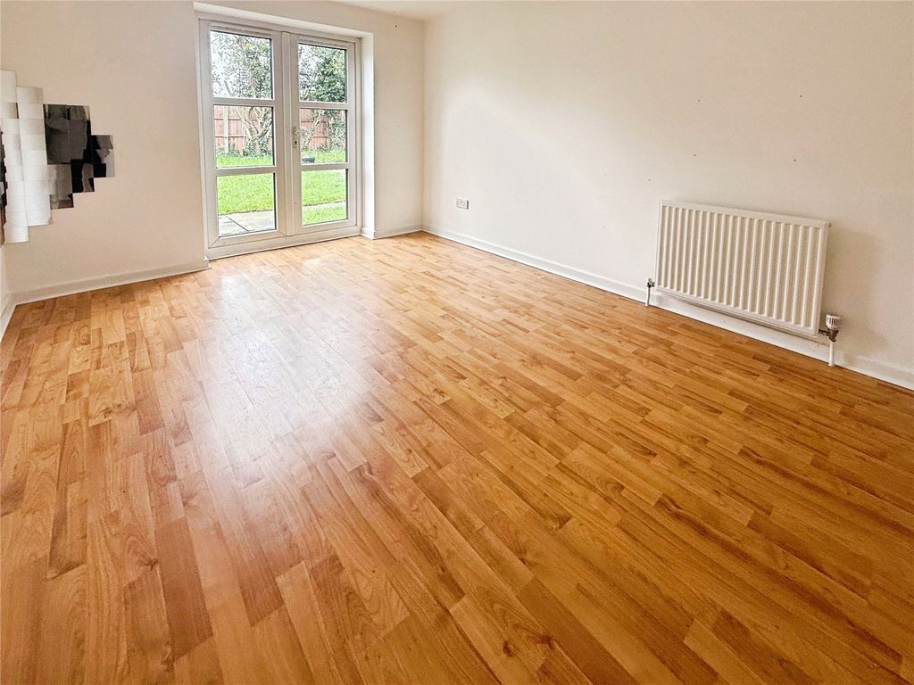 Property photo 2 of 9 Picture No. 12