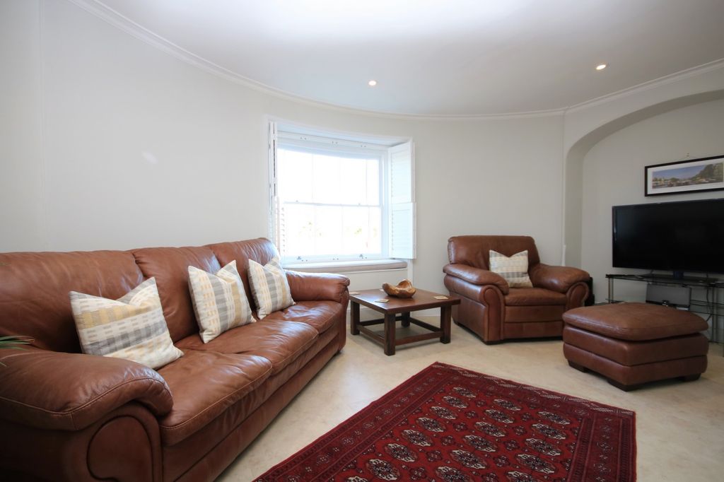 Property photo 3 of 11 Living Room