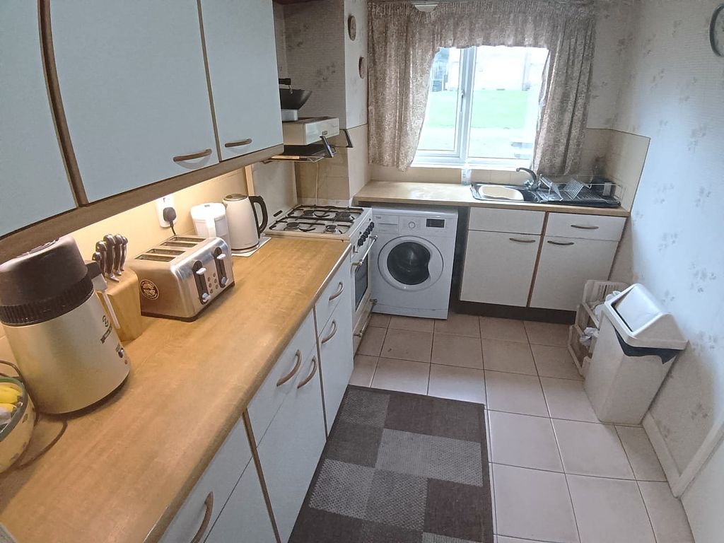 Property photo 2 of 11 Kitchen