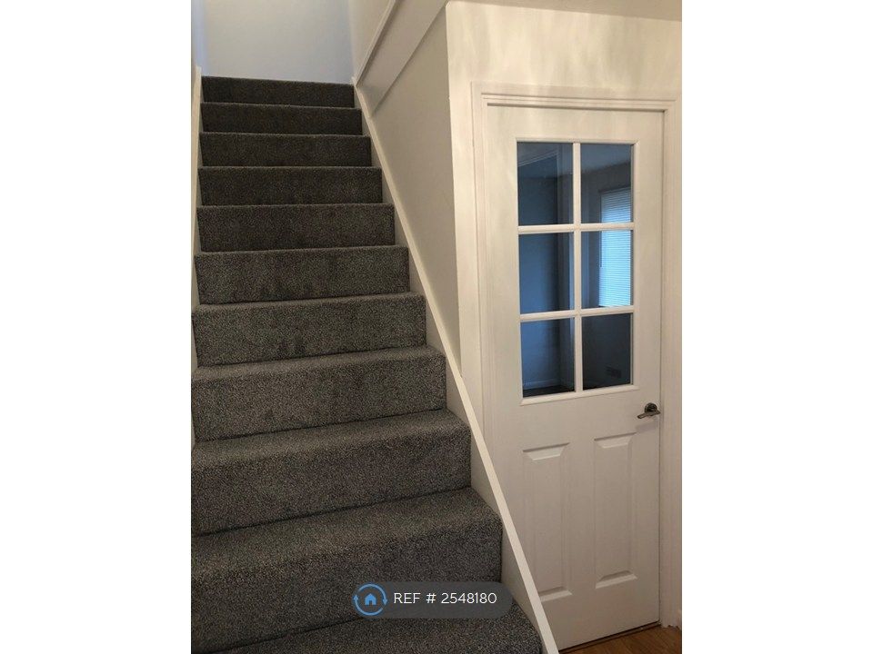 Property photo 2 of 16 Entrance Hallway (New Carpet Fitted)
