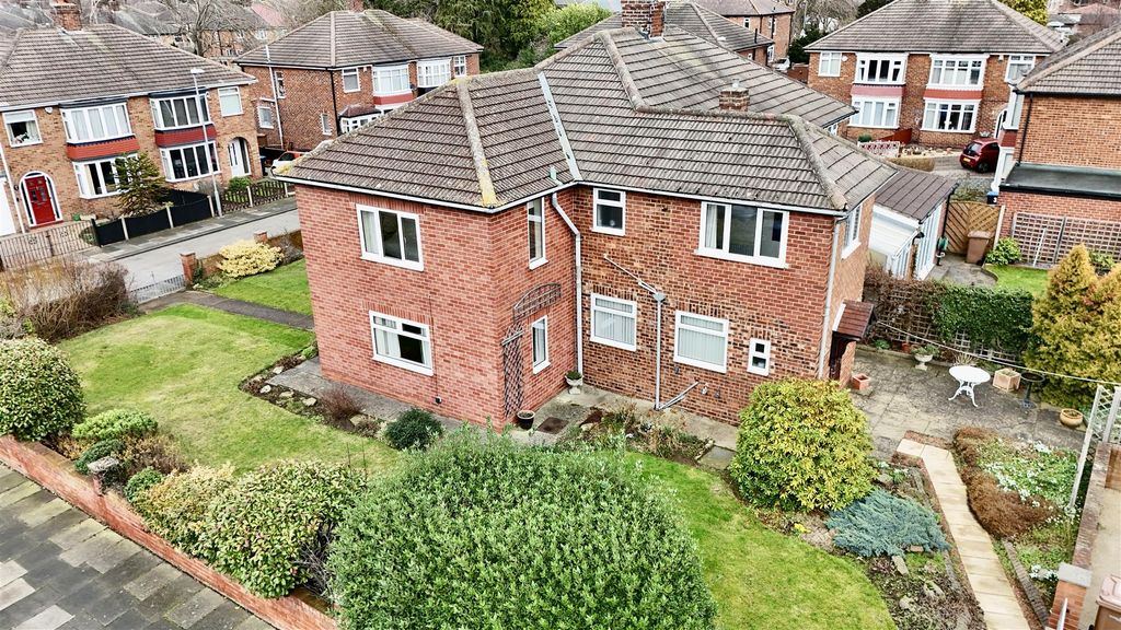 Property photo 2 of 18 Side