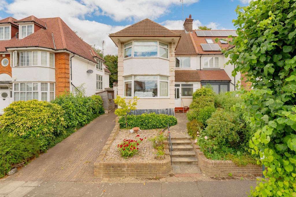 Property photo 1 of 2