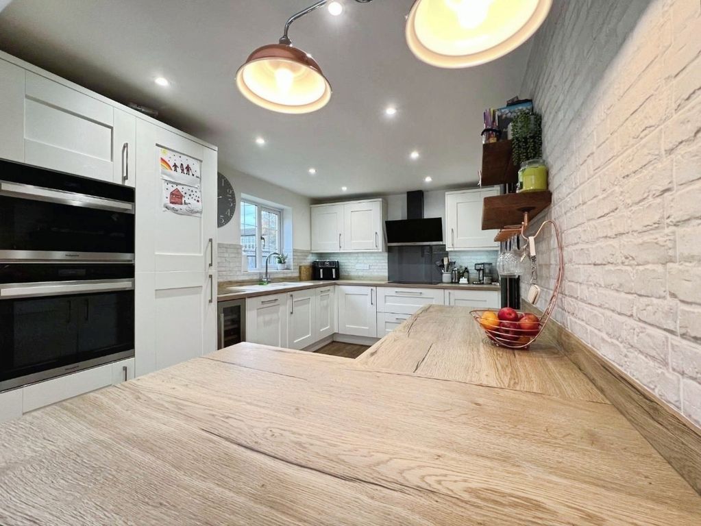 Property photo 3 of 23 Pbox-Img.Jpg