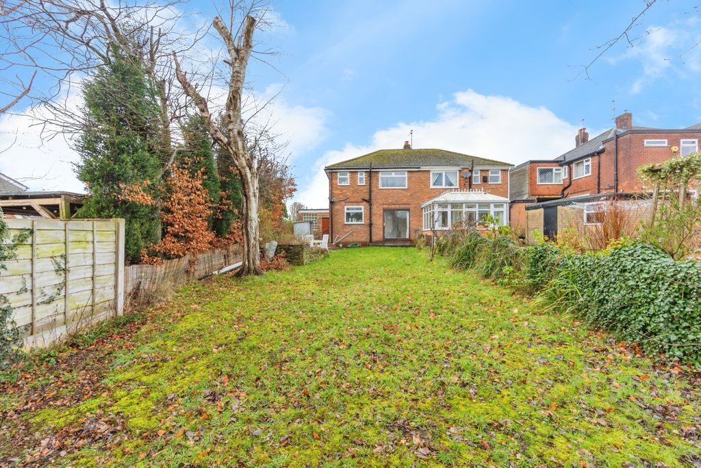 Property photo 3 of 15 Large Garden