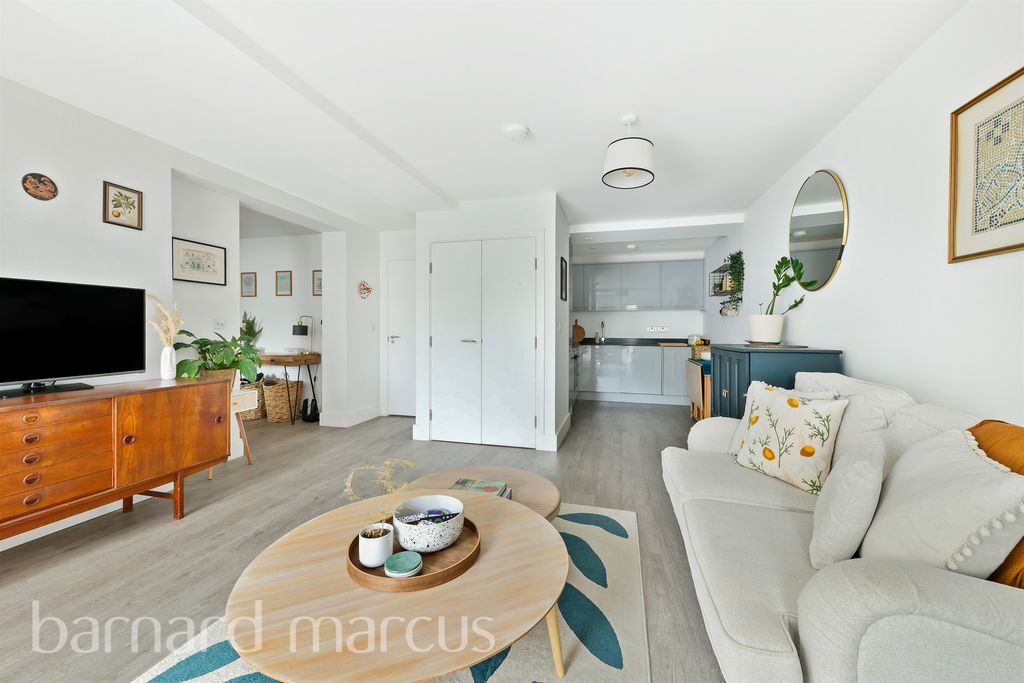 Property photo 2 of 8
