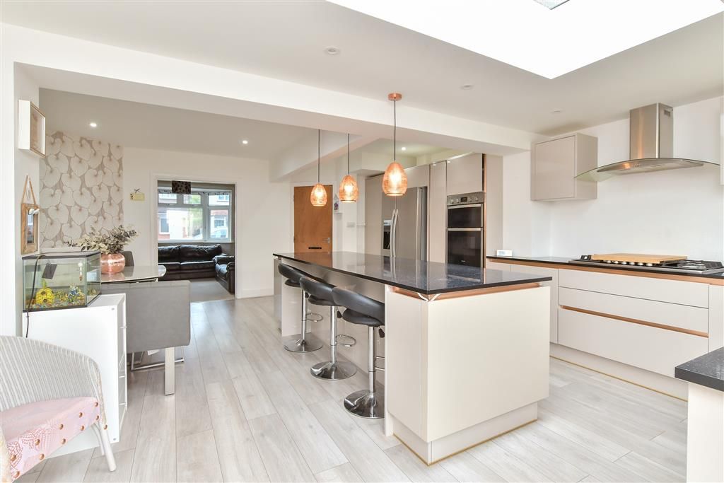 Property photo 3 of 13 Kitchen/ Dining Area