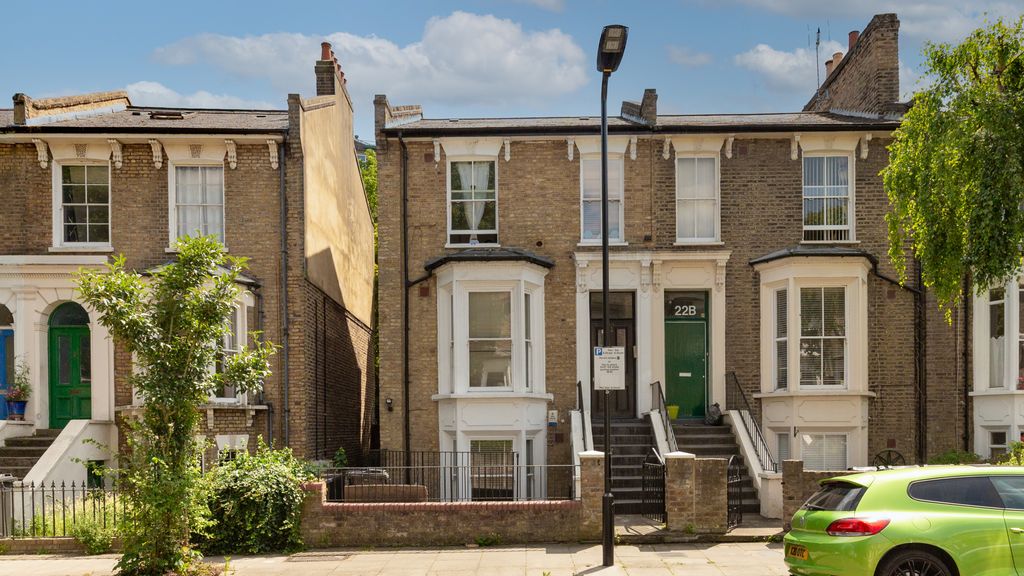 Property photo 1 of 16 Flat A, 24 Montague Road, Hackney, London, E8 2Hw
