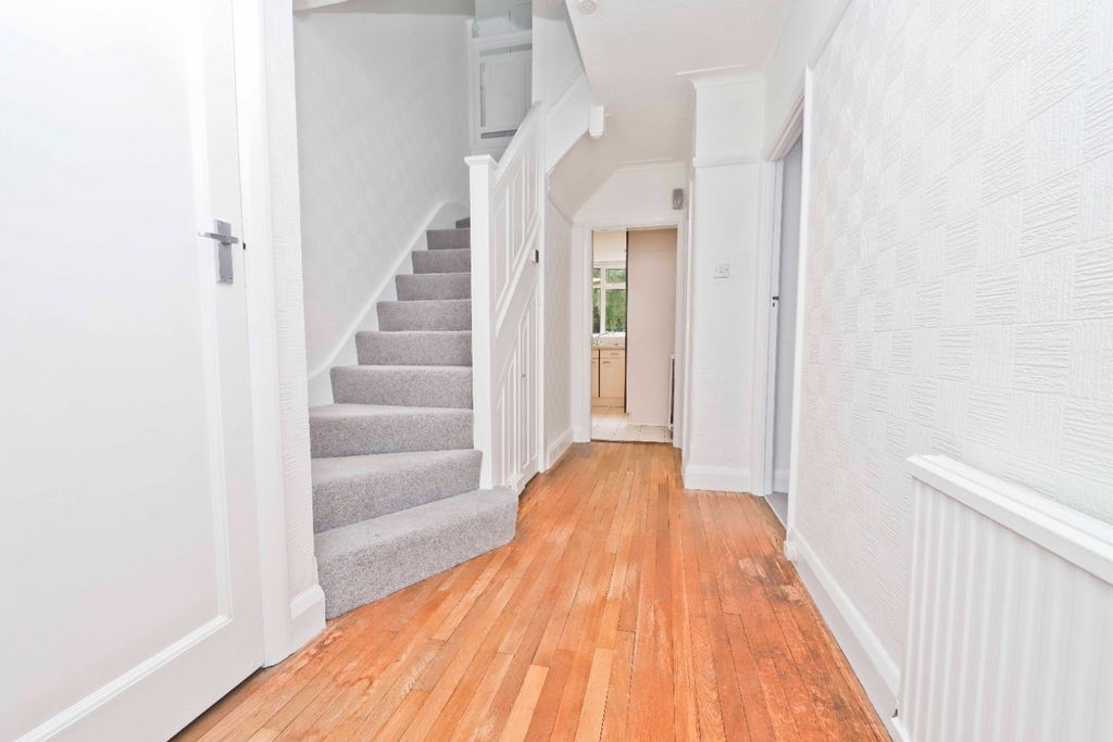 Property photo 3 of 20 4198013