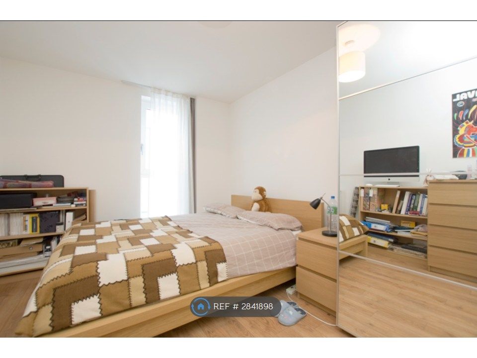 Property photo 2 of 19 En-Suite Bedroom