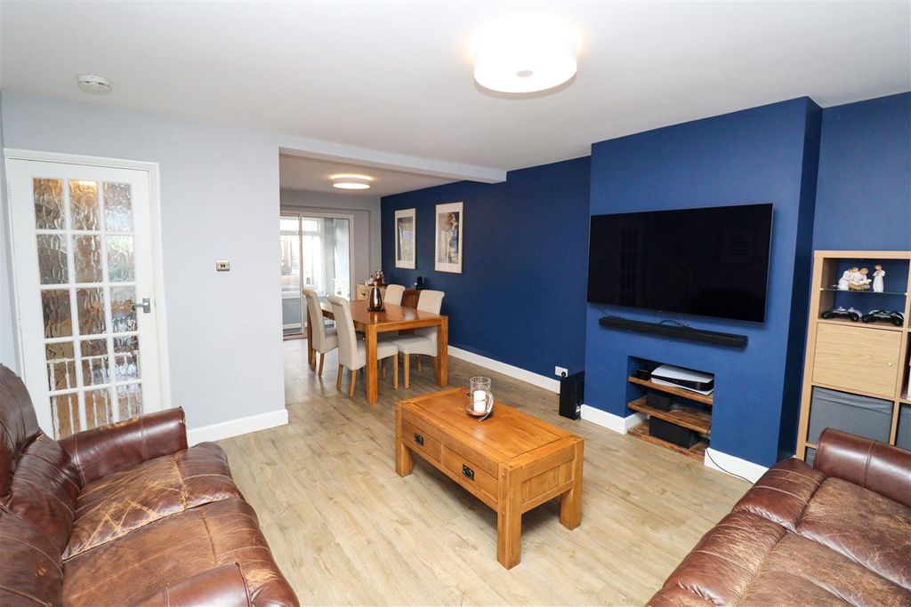 Property photo 2 of 18 Living/Dining Room